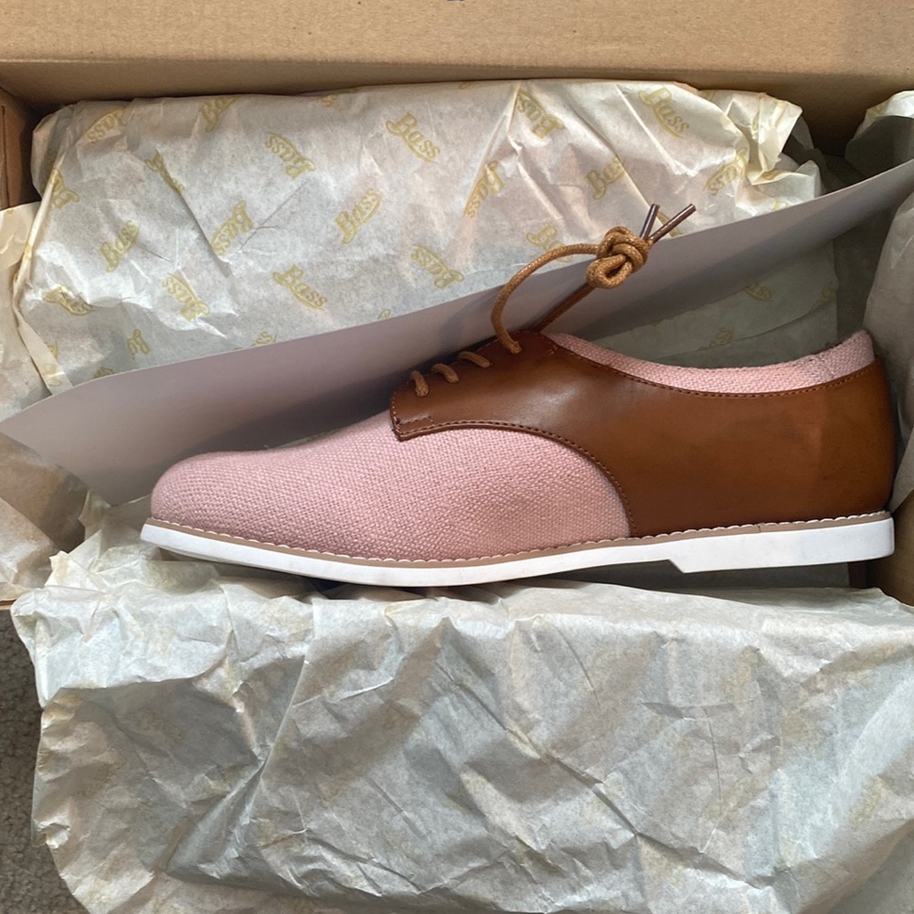 MOVING SALE. BASS LINEN OXFORD/SADDLE SHOE.
